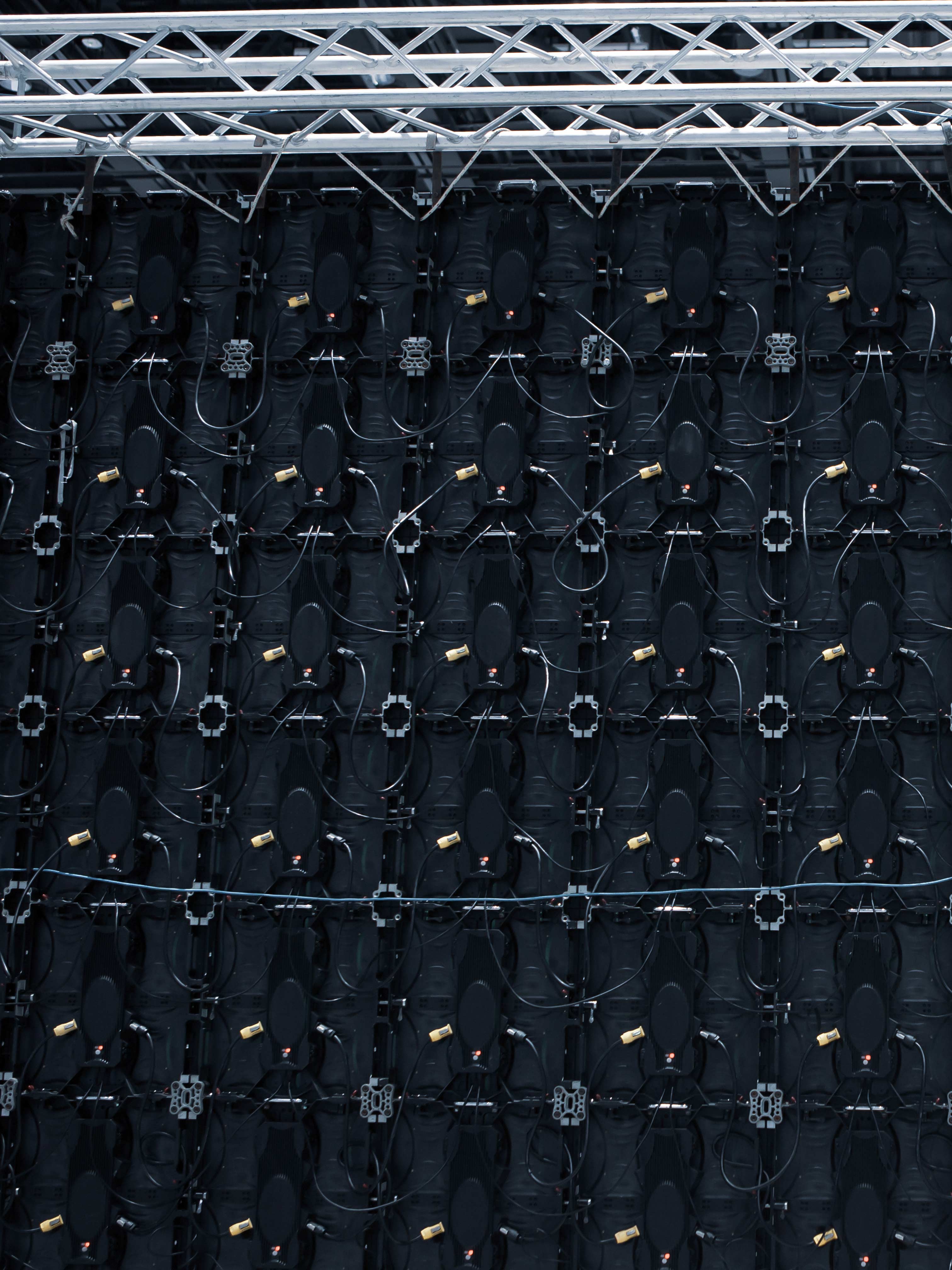 led scenic, led panels, led scenic dominates