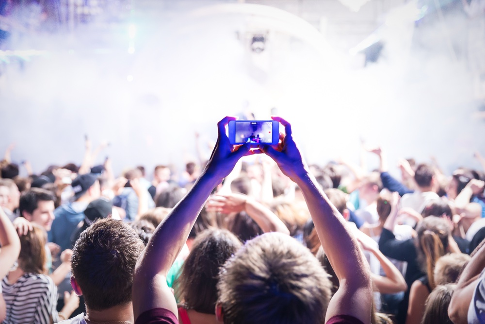 harnessing the power of the crowd with live streaming